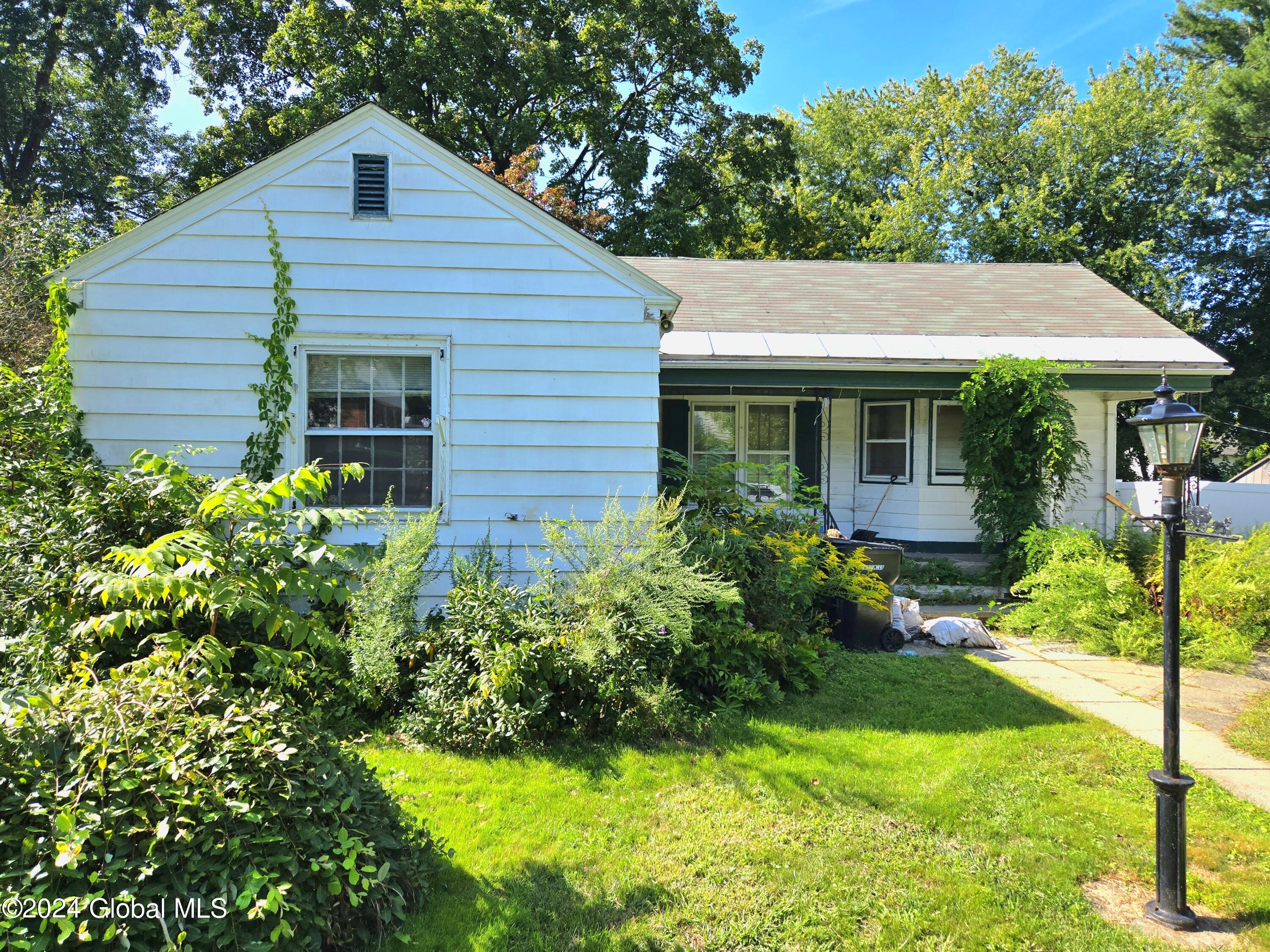 897 8th Avenue Troy NY 12182
