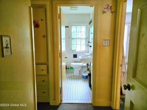 897 8th Avenue Troy NY 12182