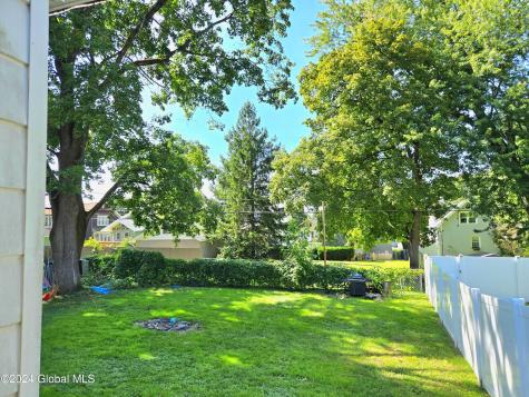 897 8th Avenue Troy NY 12182