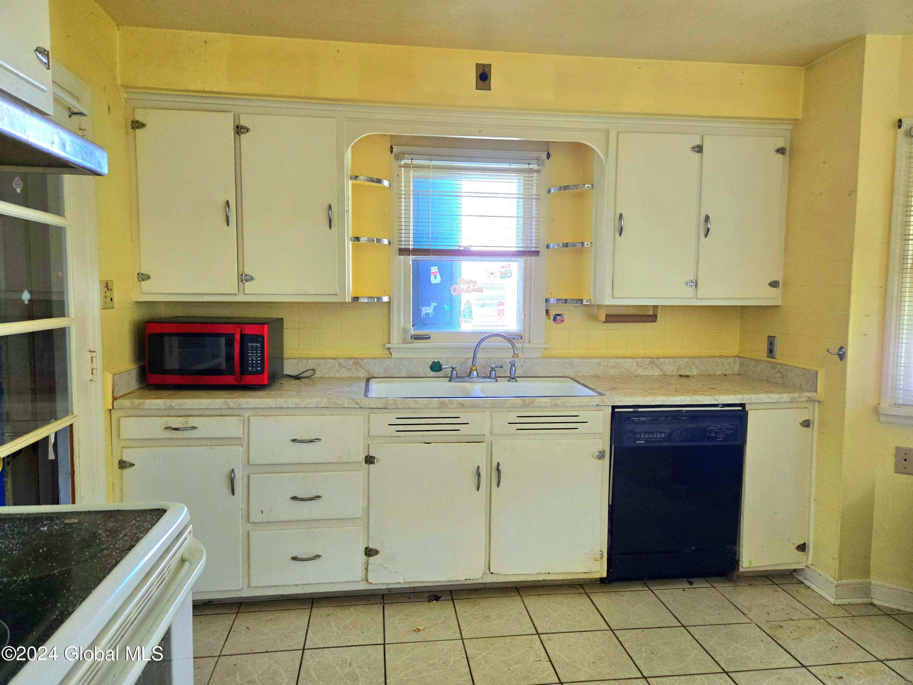 897 8th Avenue Troy NY 12182