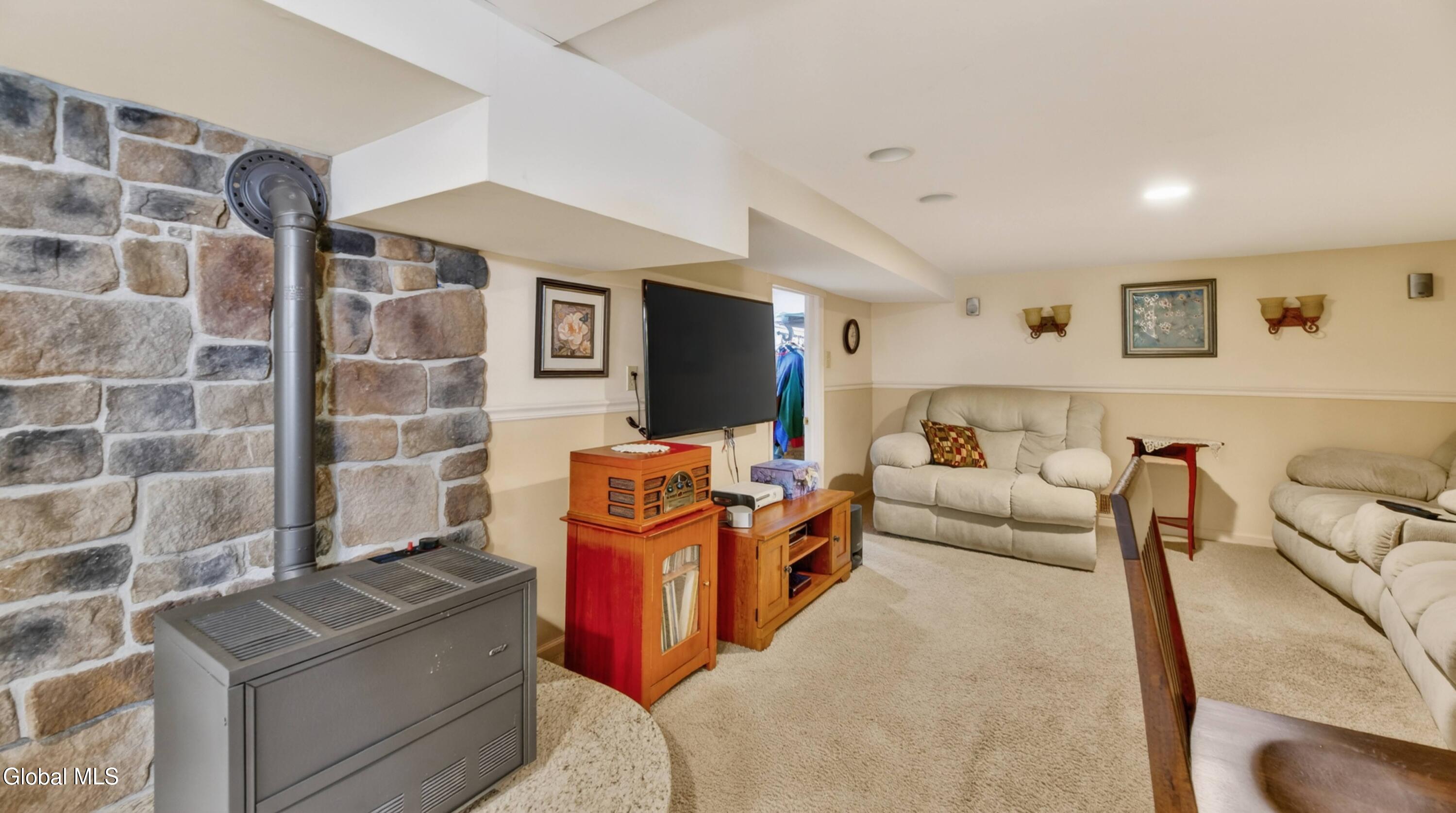 158 Brookside Avenue Amsterdam NY 12010