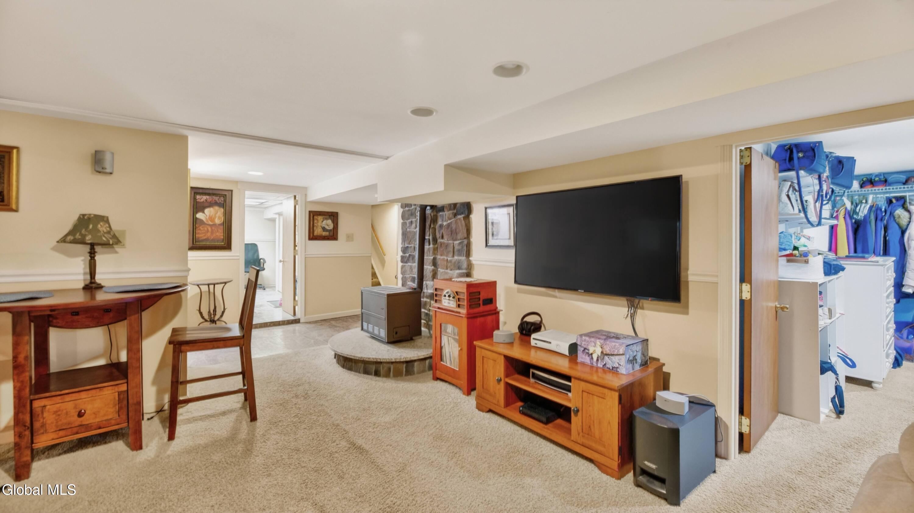158 Brookside Avenue Amsterdam NY 12010
