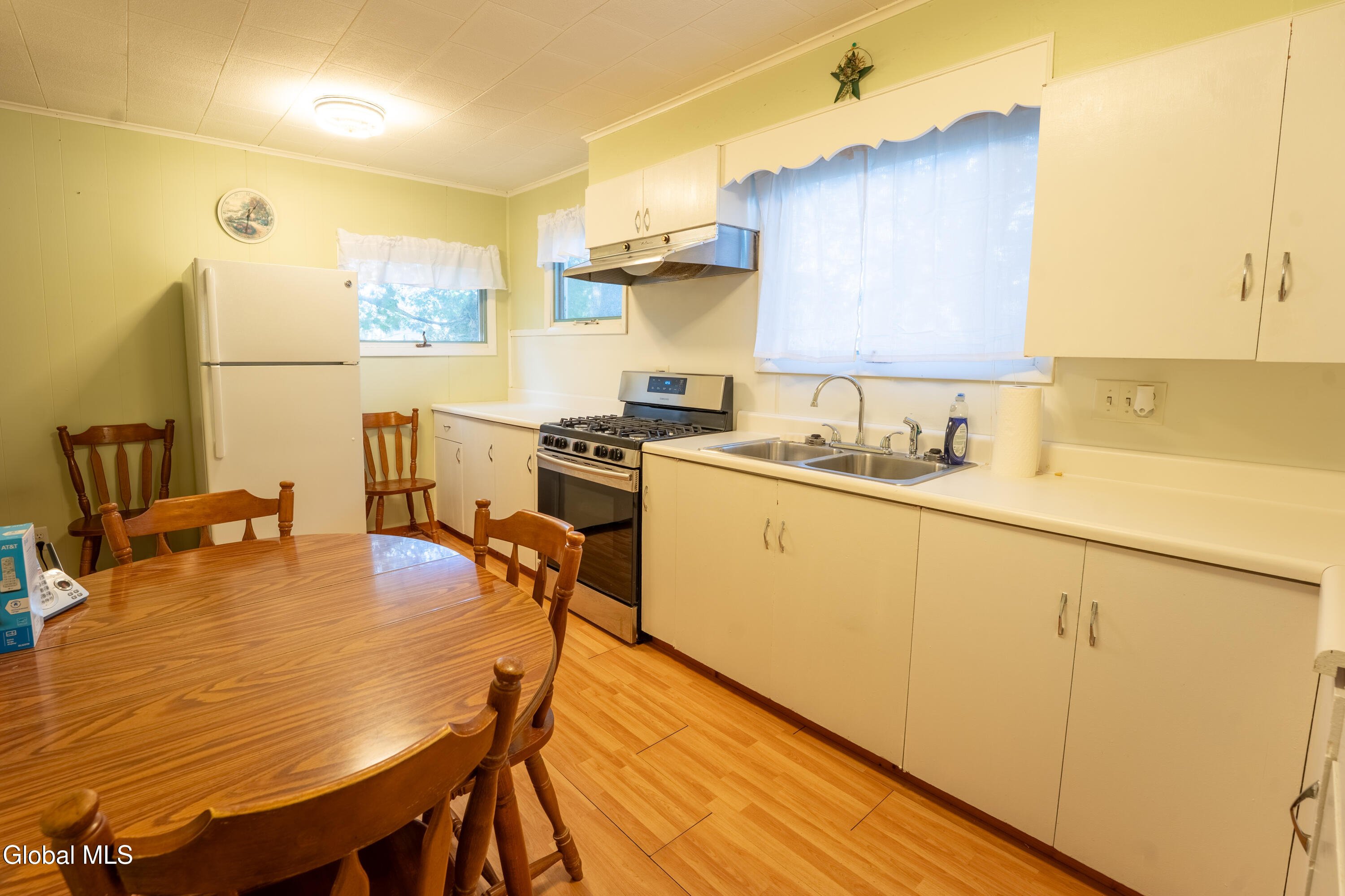2 S Hollywood Avenue Gloversville NY 12078