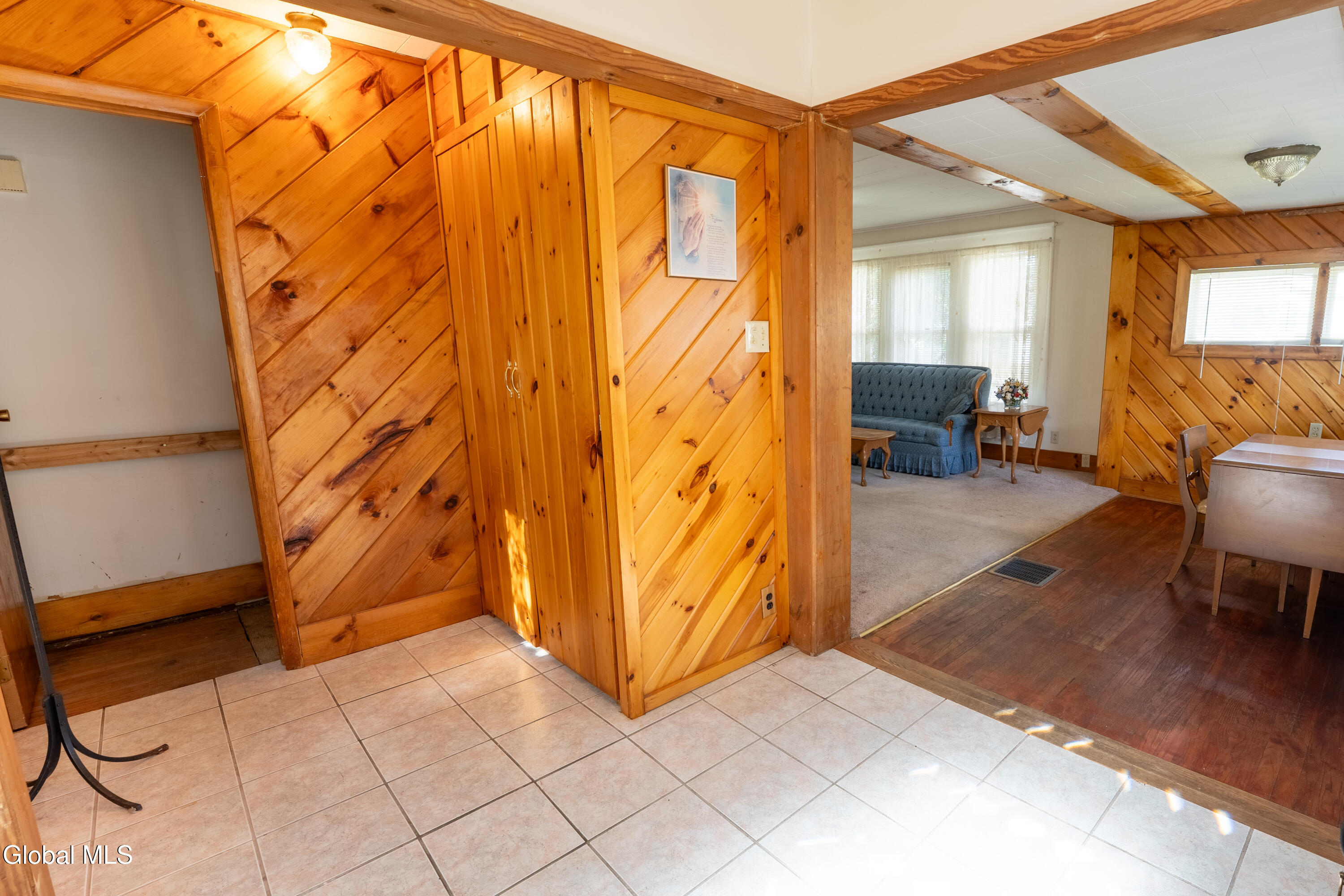 2 S Hollywood Avenue Gloversville NY 12078