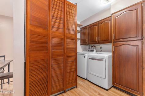 53 Miracle Lane Colonie NY 12211