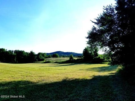42 Ashcroft Road Valley Falls NY 12185