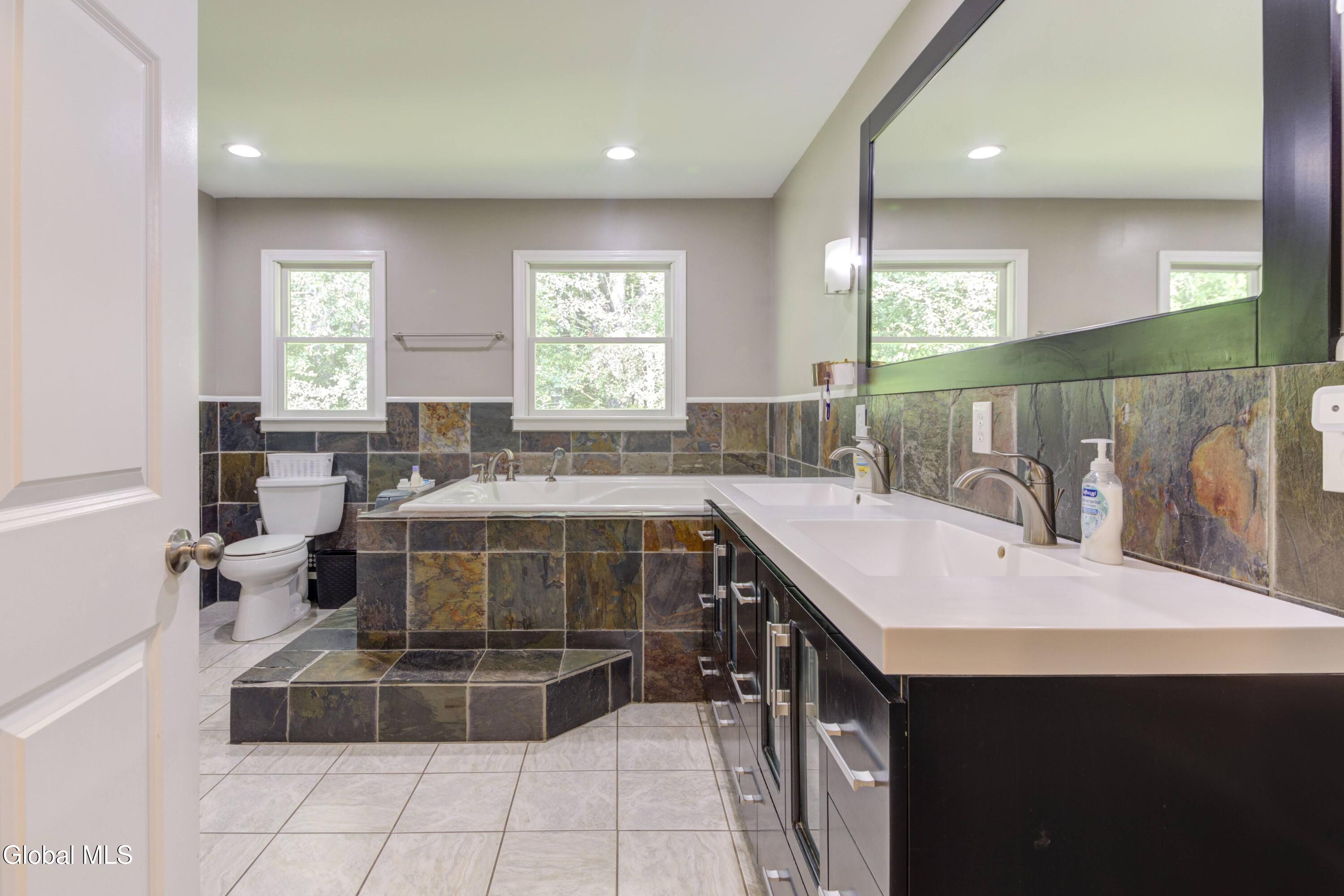 342 Closson Road Glenville NY 12302