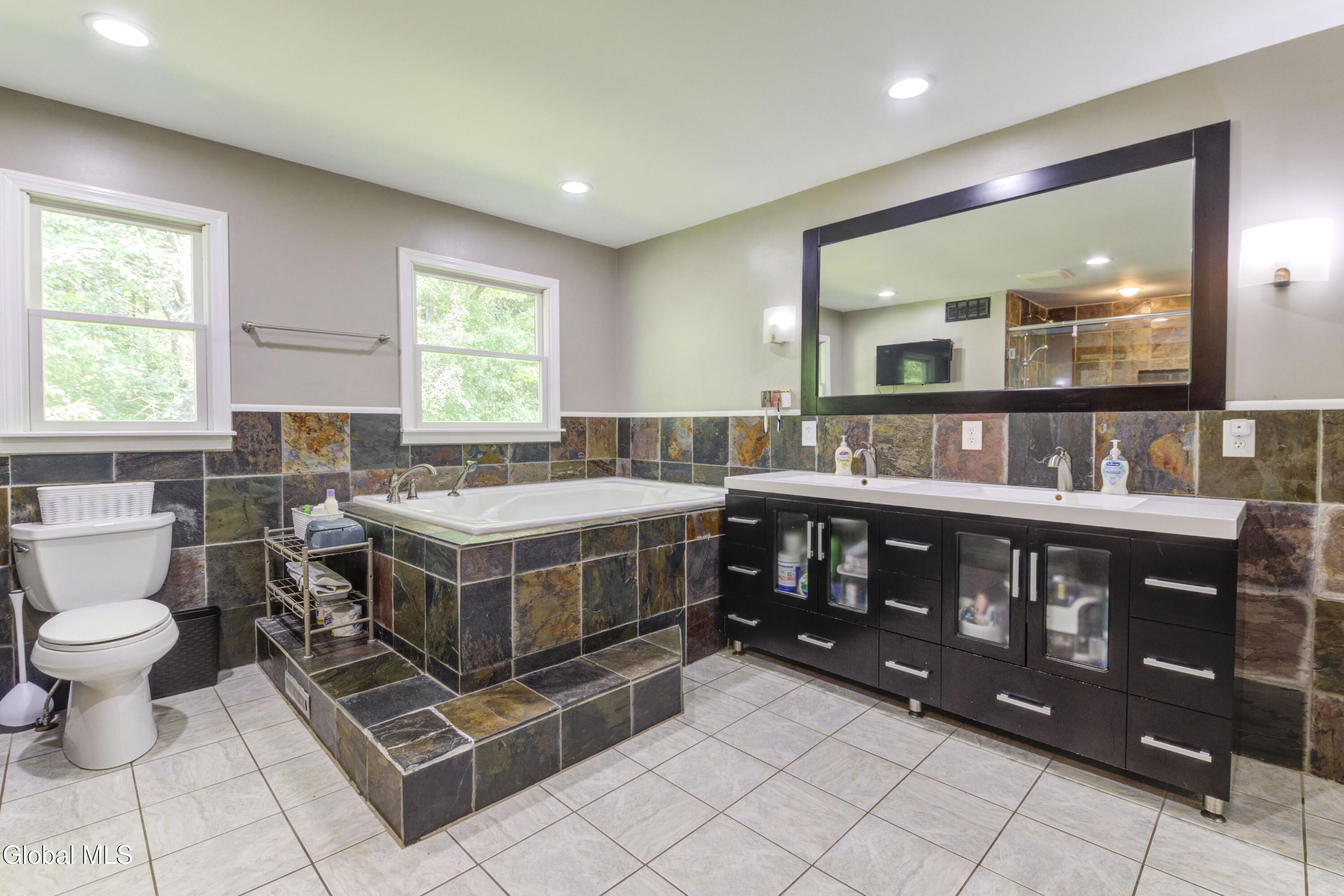 342 Closson Road Glenville NY 12302