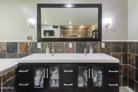 342 Closson Road Glenville NY 12302
