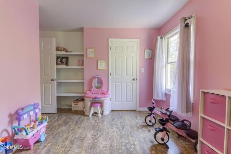 342 Closson Road Glenville NY 12302