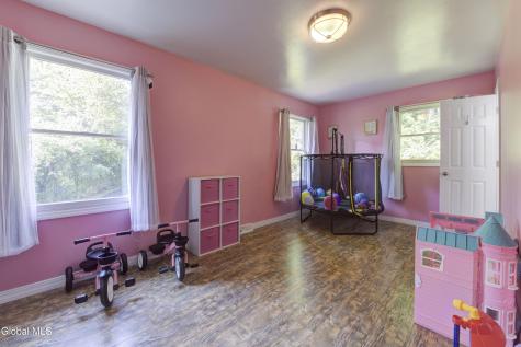 342 Closson Road Glenville NY 12302
