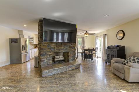 342 Closson Road Glenville NY 12302