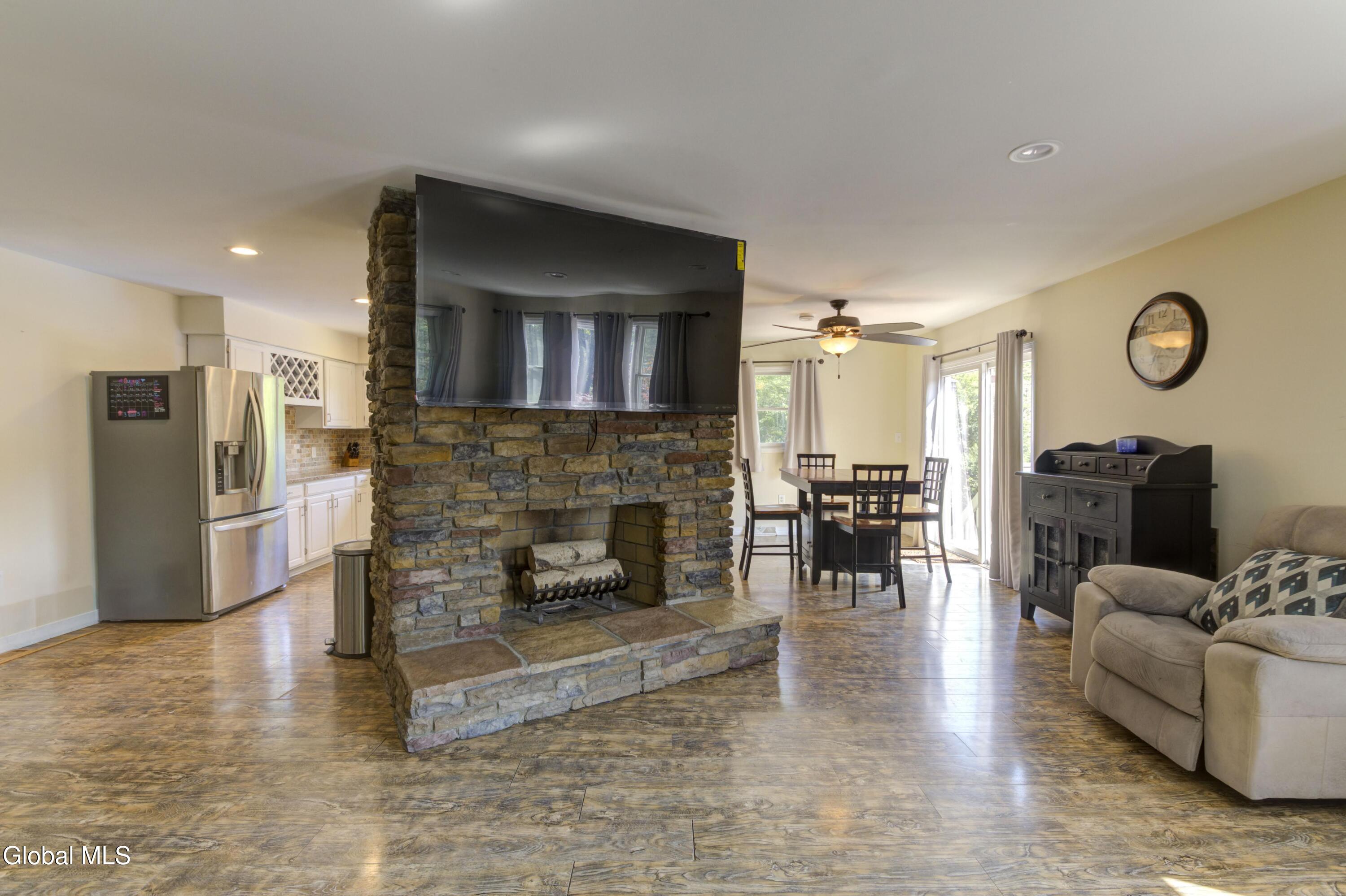 342 Closson Road Glenville NY 12302