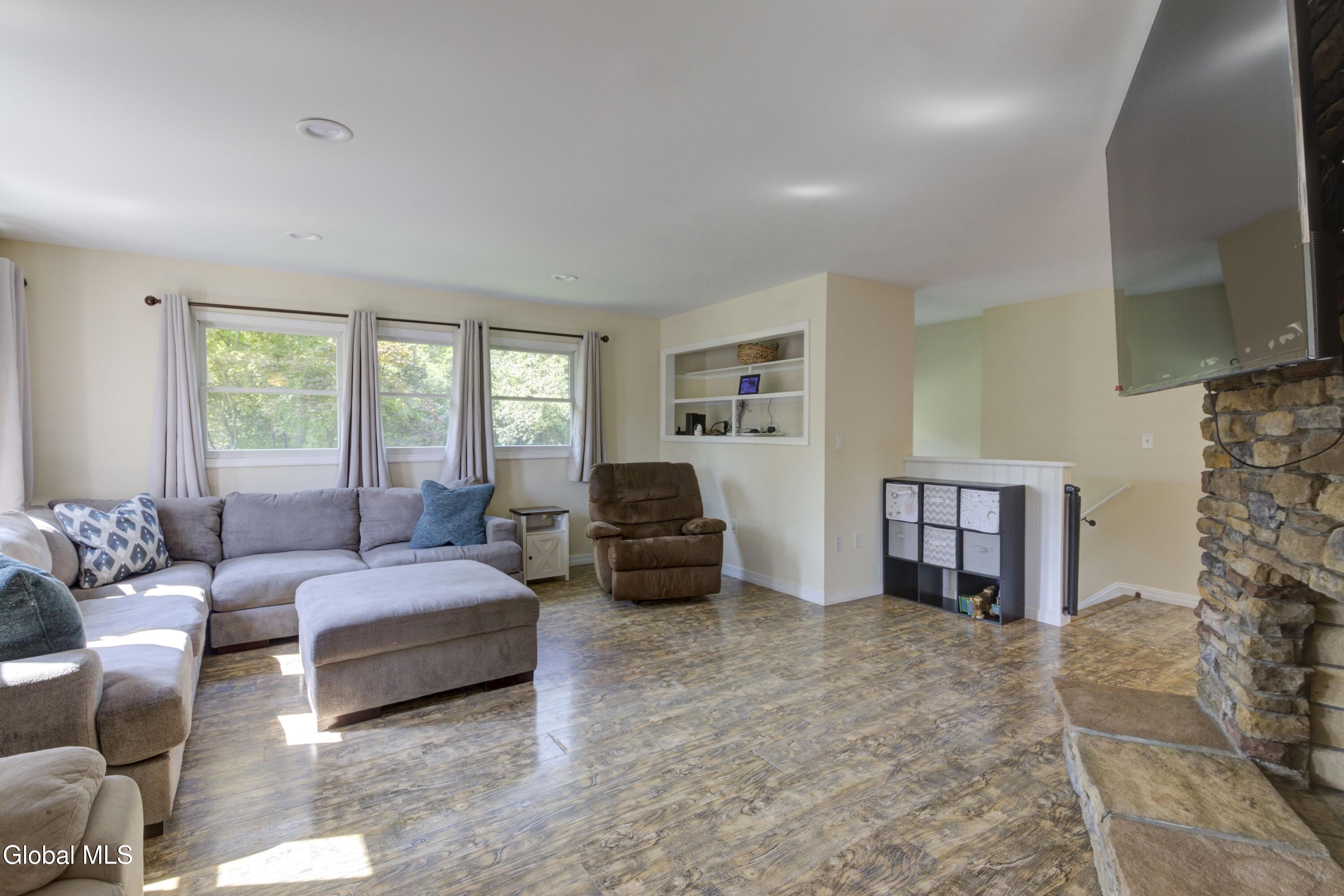 342 Closson Road Glenville NY 12302