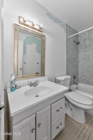 49 Tattersall Lane Colonie NY 12205