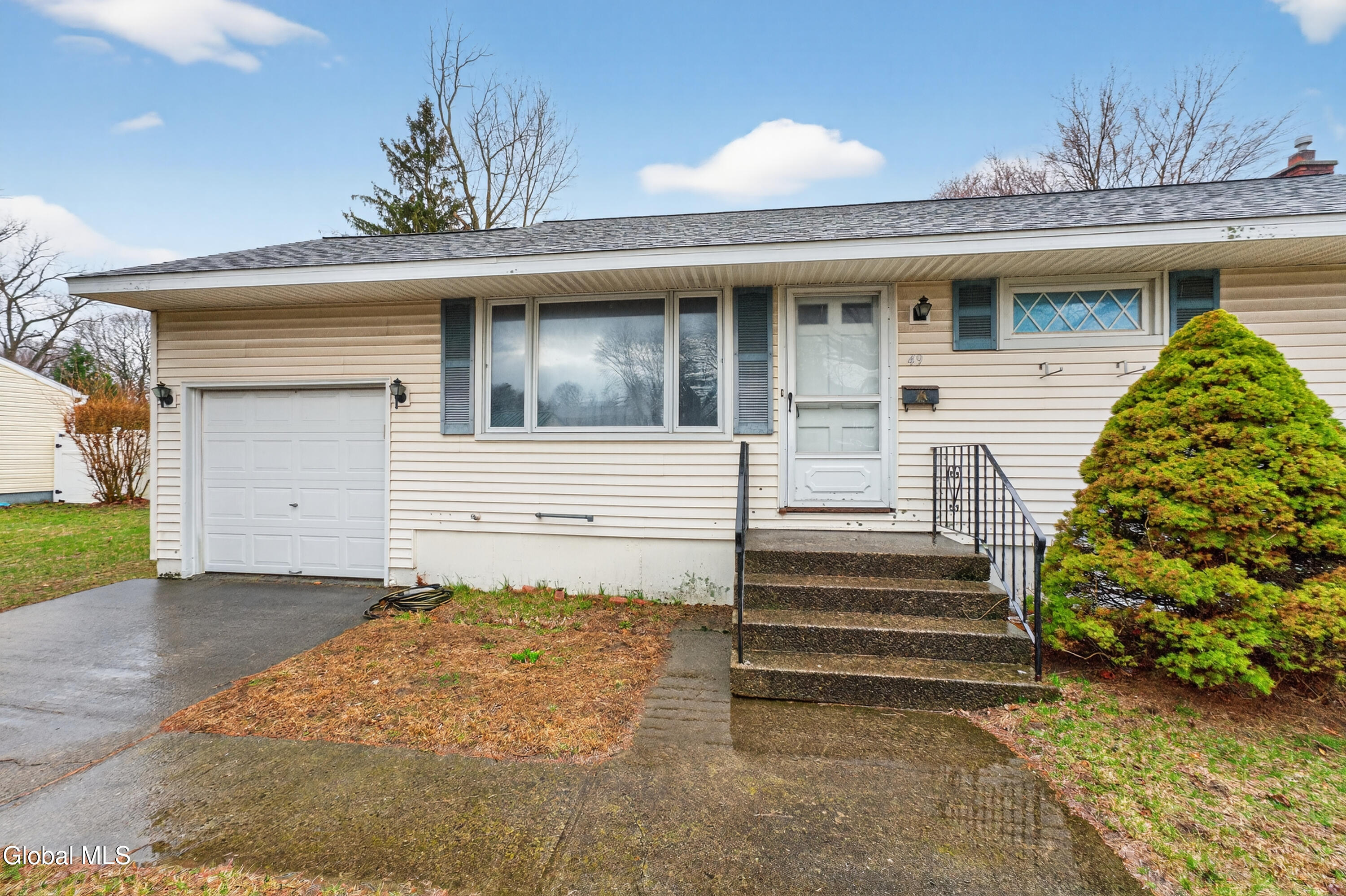 49 Tattersall Lane Colonie NY 12205