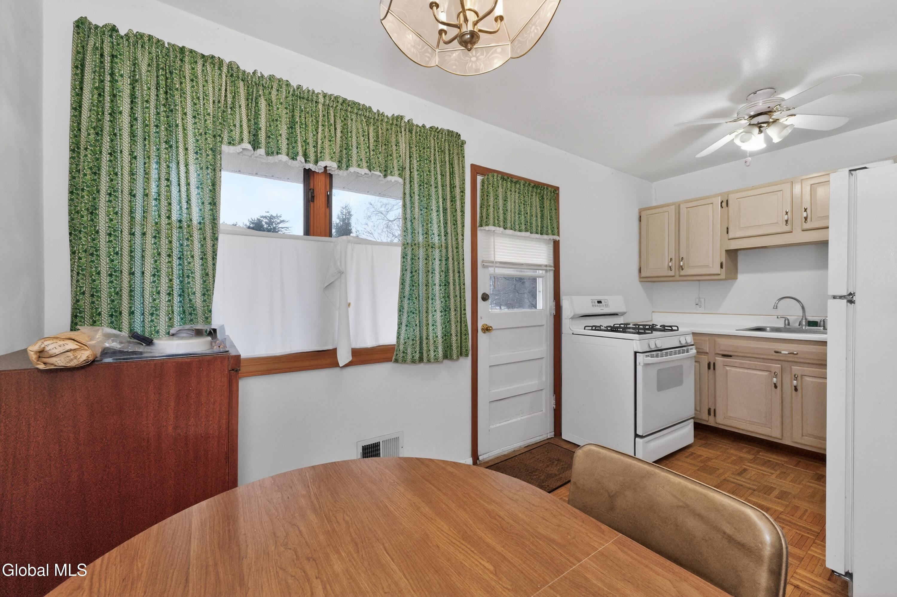 49 Tattersall Lane Colonie NY 12205