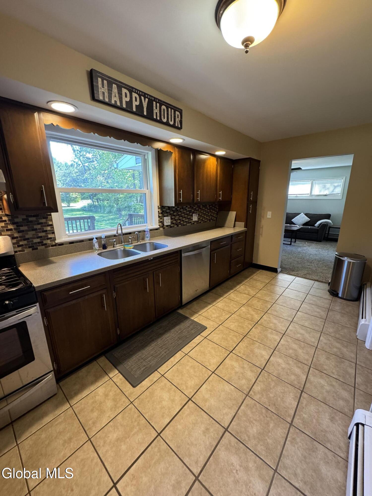 16 Sunset Troy NY 12180