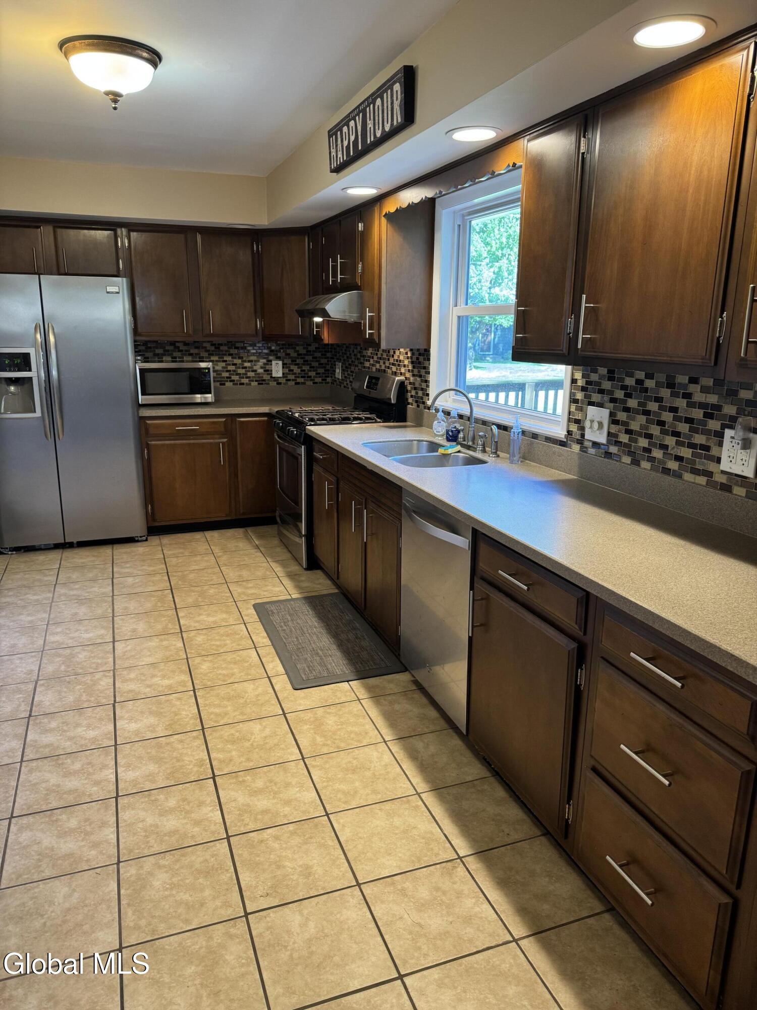 16 Sunset Troy NY 12180