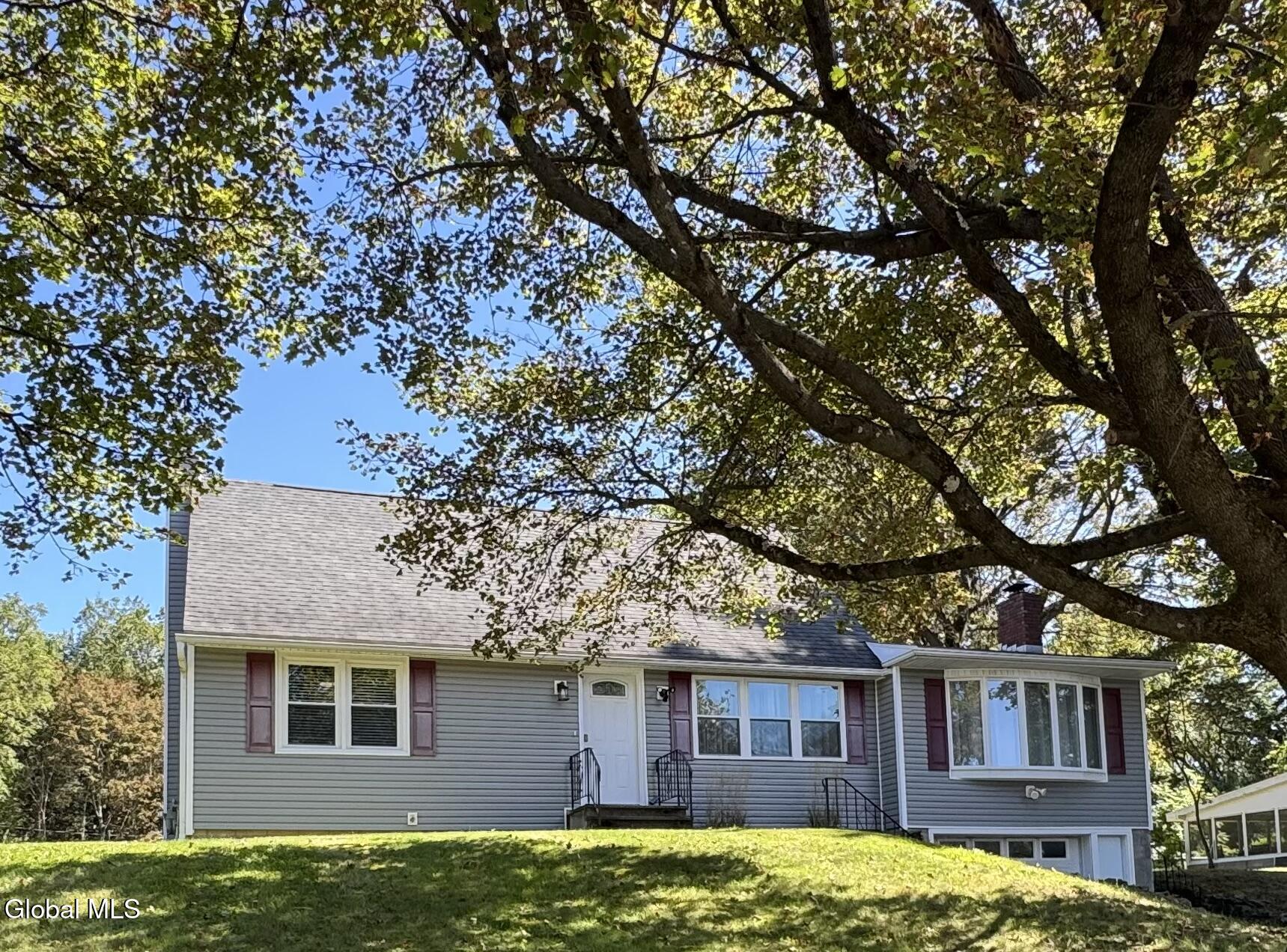 16 Sunset Troy NY 12180