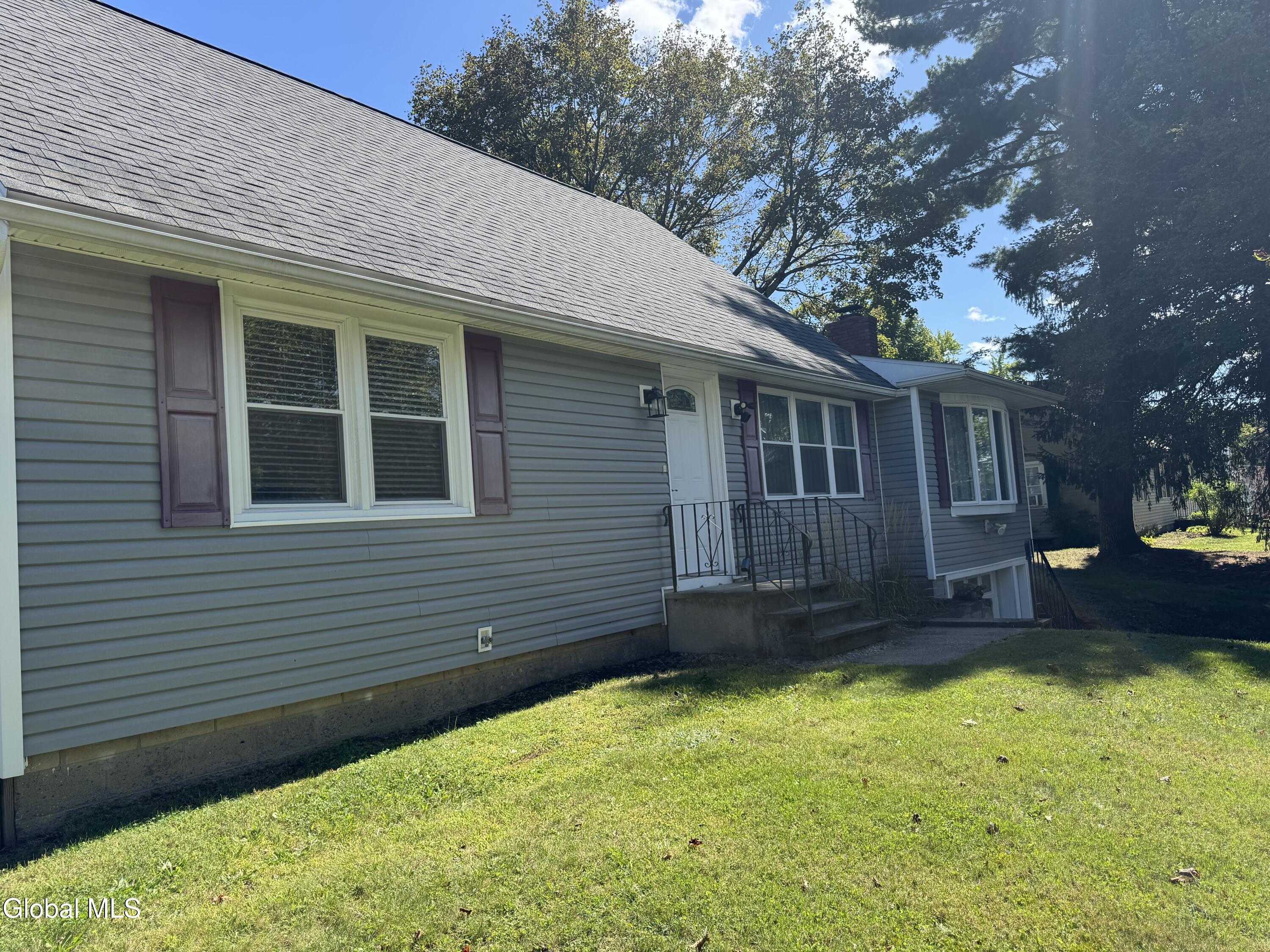 16 Sunset Troy NY 12180
