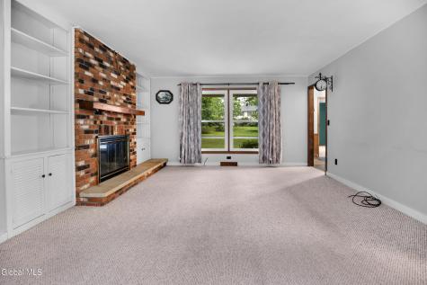 47 Canterbury Road Clifton Park NY 12065