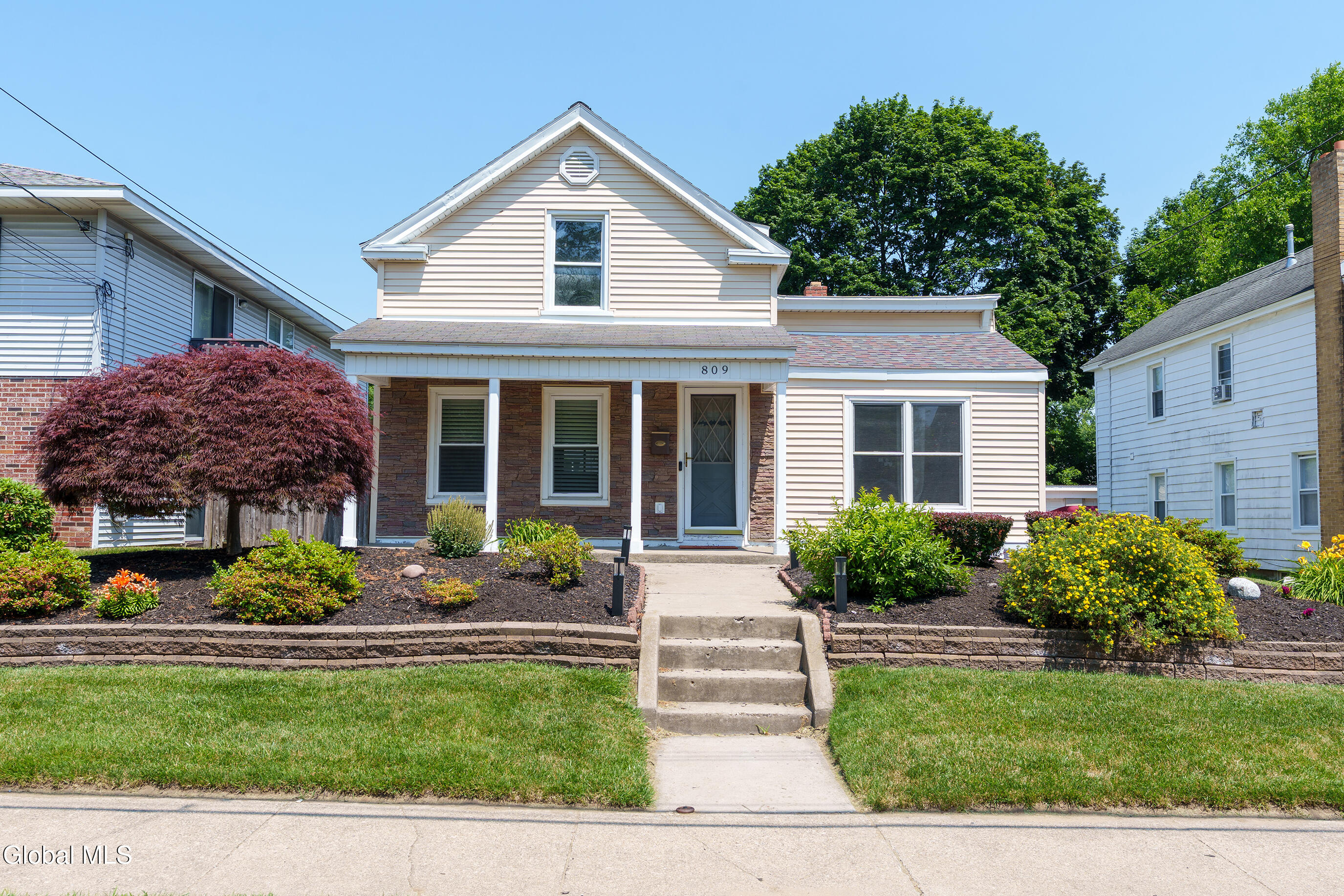 809 Thompson Street Schenectady NY 12306