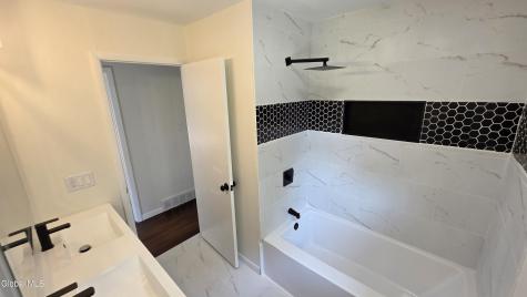 72 Cordell Road Schenectady NY 12304
