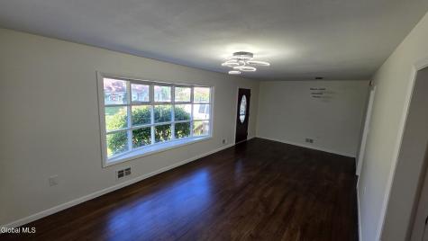 72 Cordell Road Schenectady NY 12304