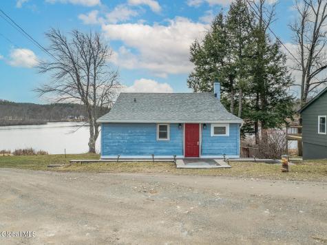 15 Pond Way Cambridge NY 12816