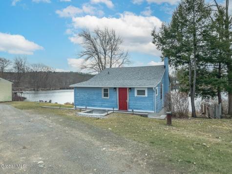 15 Pond Way Cambridge NY 12816