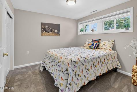 1037 Timothy Lane Niskayuna NY 12309