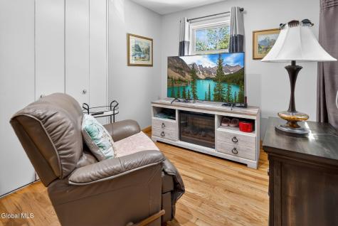 1037 Timothy Lane Niskayuna NY 12309