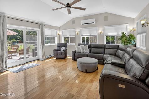 1037 Timothy Lane Niskayuna NY 12309