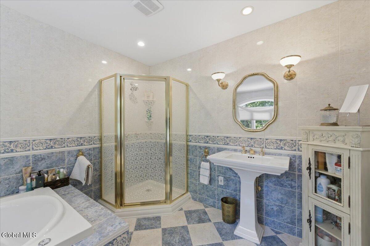 8 Westover Road Troy NY 12180
