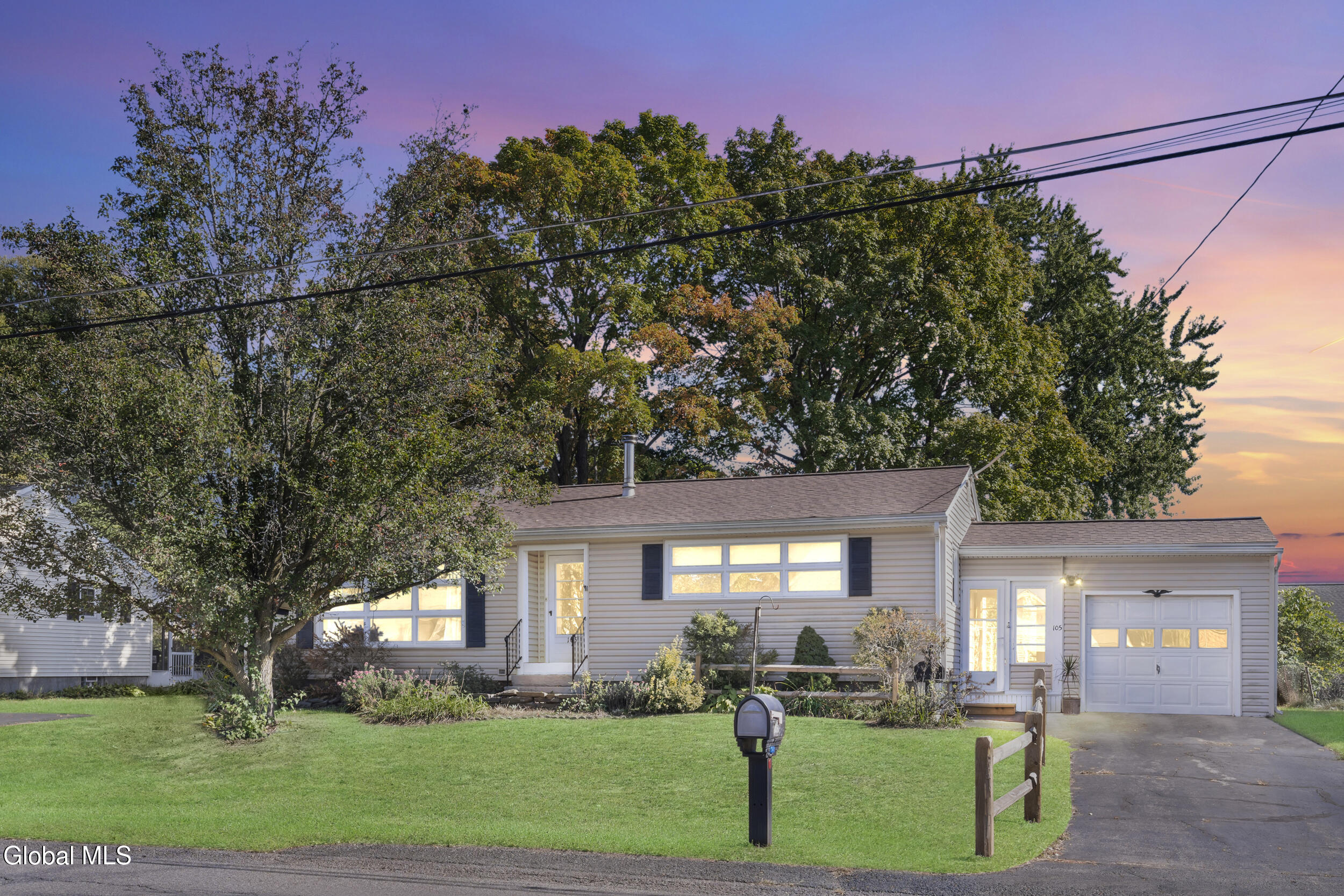 105 Mcnutt Avenue Colonie NY 12205