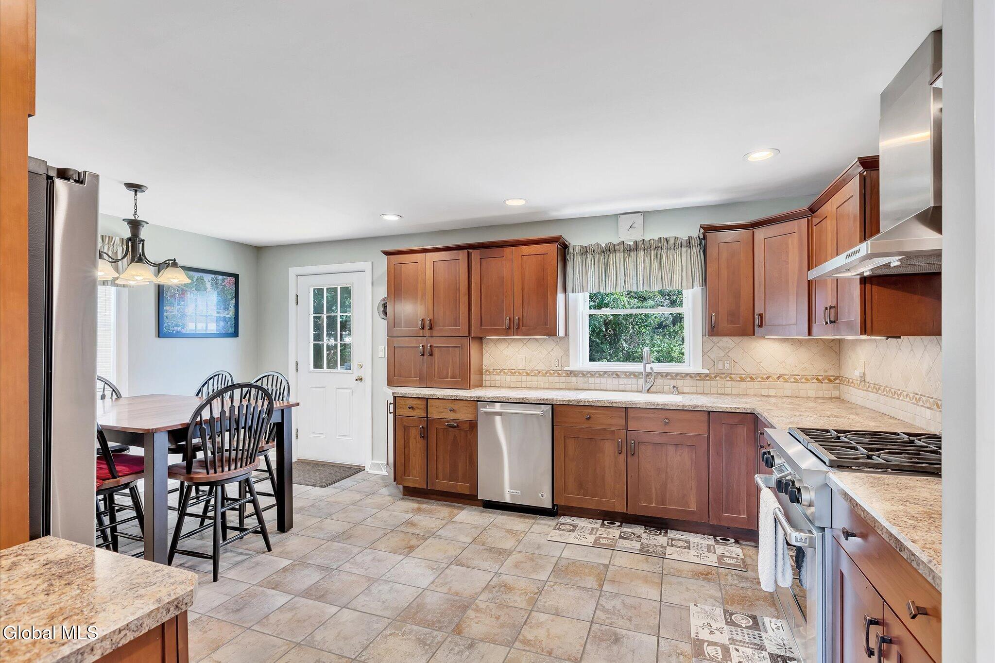 270 Daniels Avenue Schenectady NY 12304