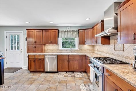 270 Daniels Avenue Schenectady NY 12304
