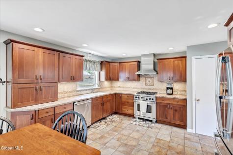 270 Daniels Avenue Schenectady NY 12304