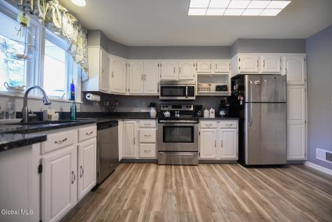 82 Brockley Drive Delmar NY 12054