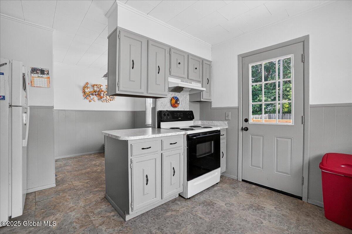 302 S William Street Johnstown NY 12095