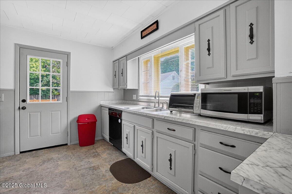 302 S William Street Johnstown NY 12095