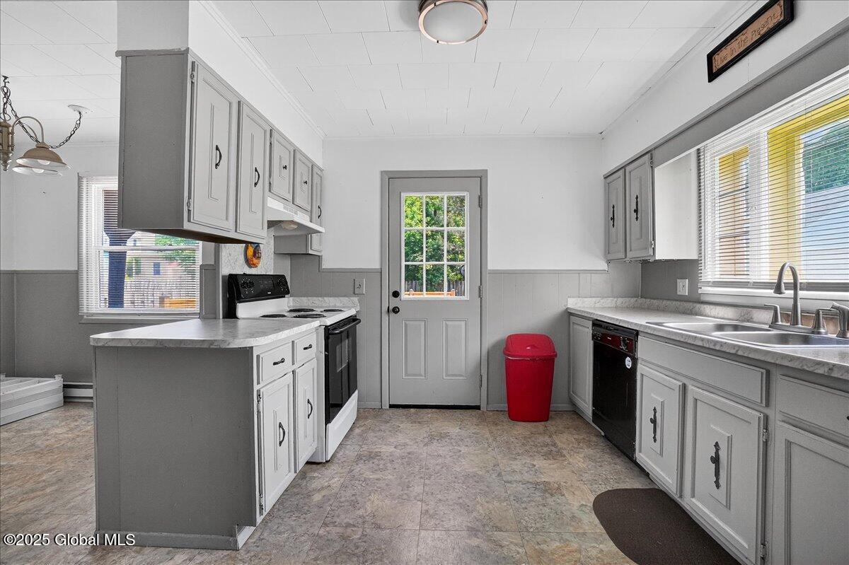 302 S William Street Johnstown NY 12095