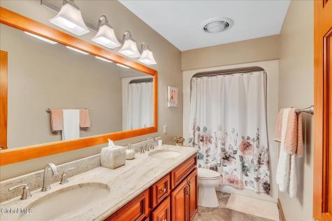 3062 New Williamsburg Drive Guilderland NY 12303