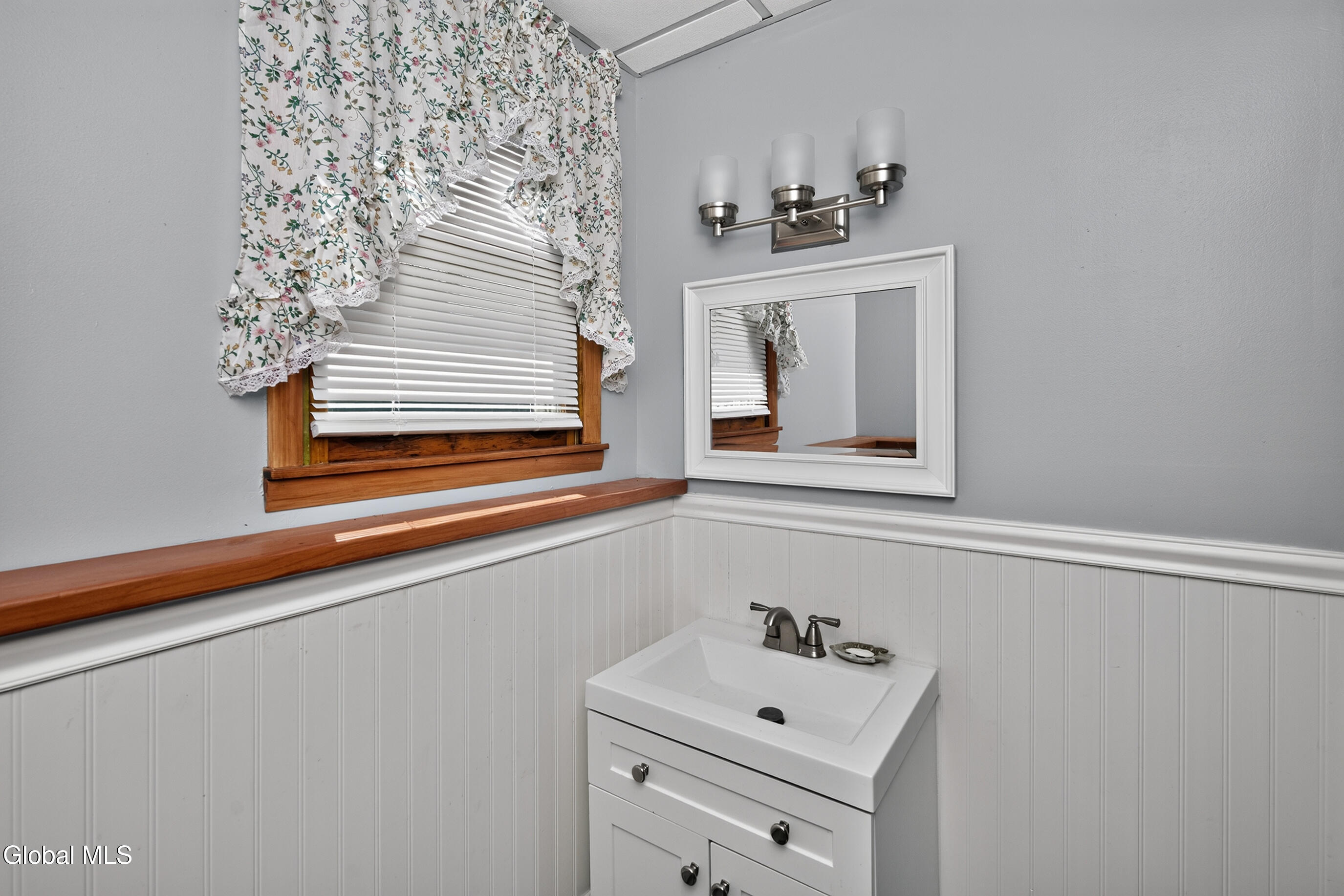 137 Mammoth Spring Road Wynantskill NY 12198