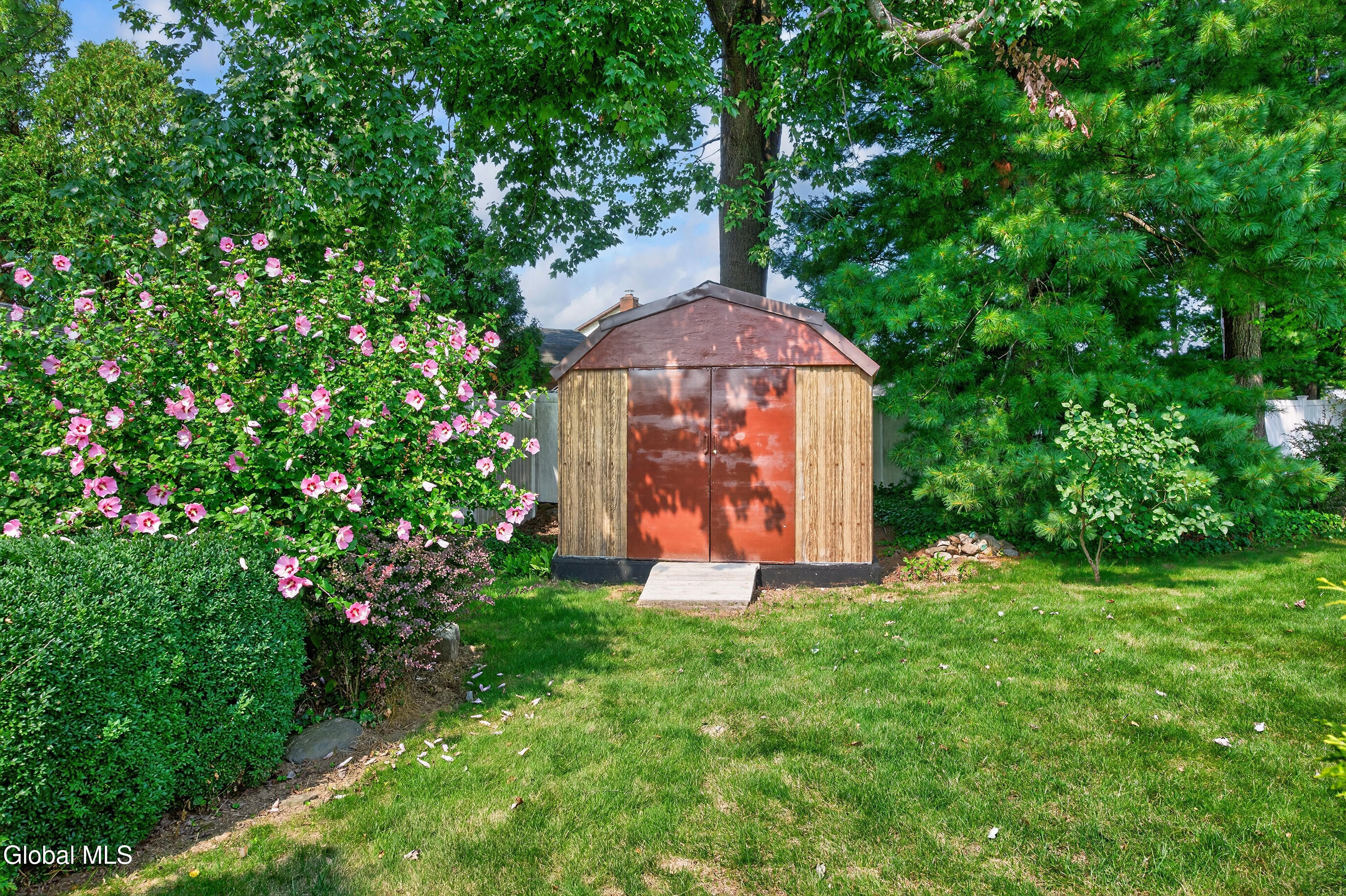 6 Durham Court Schenectady NY 12309
