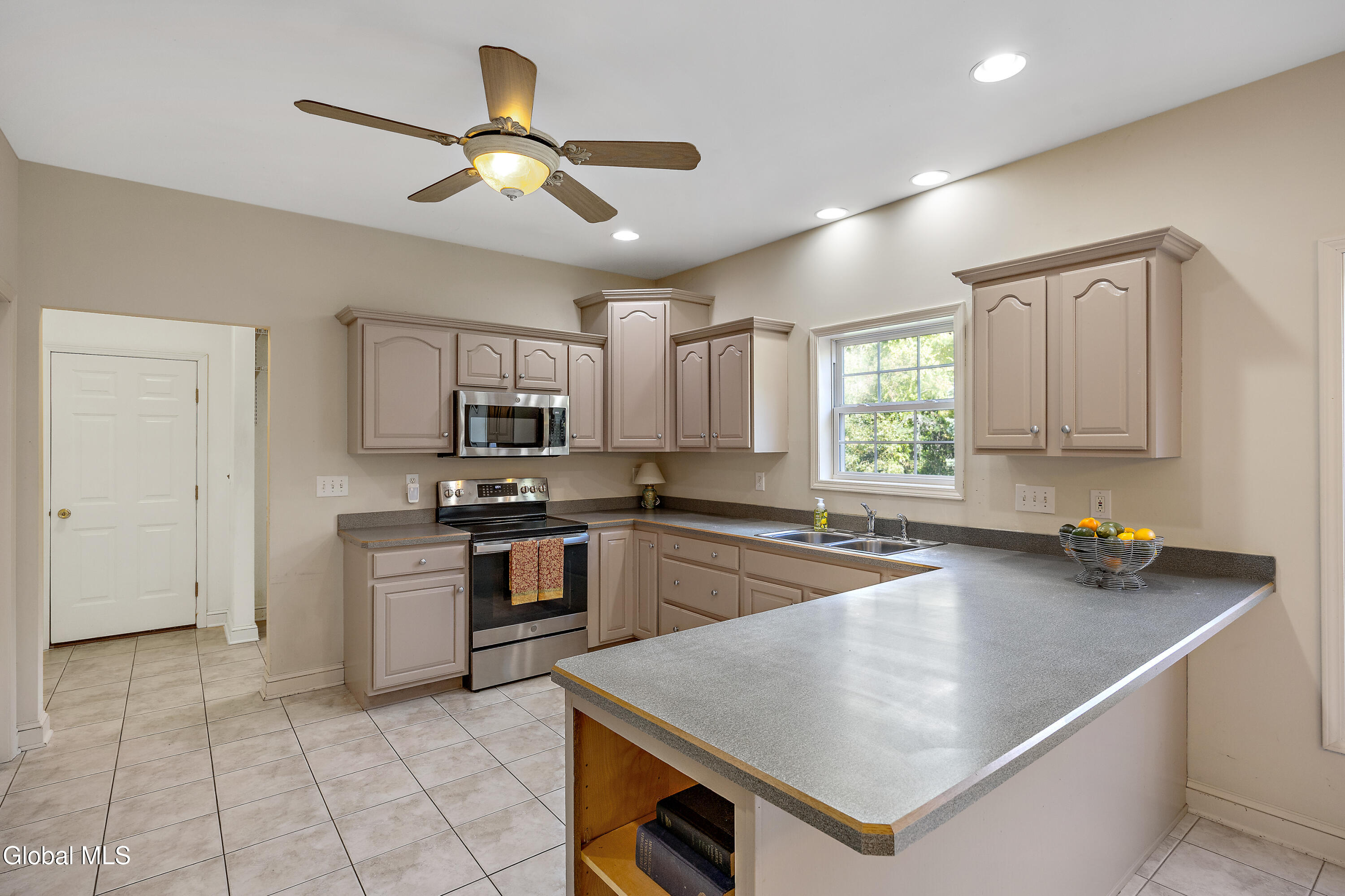 87 Jessica Lane Niskayuna NY 12309