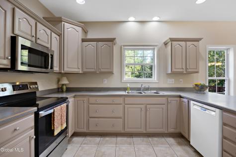 87 Jessica Lane Niskayuna NY 12309