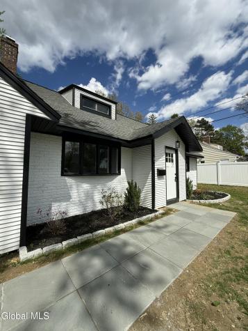 35 Knob Hill Road Albany NY 12211