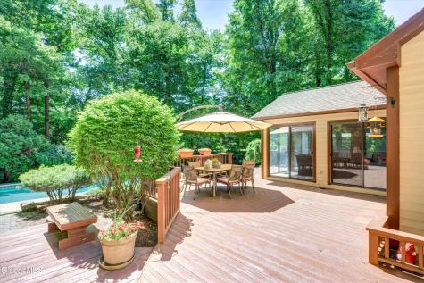 16 Innisbrook Drive Clifton Park NY 12065